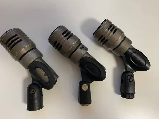 3 tres micrófonos cardioides dinámicos CAD TSM411 — foto 1